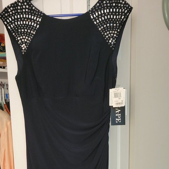 Dresses - Picture 6 of 16